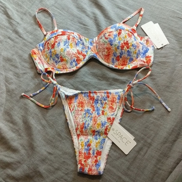 L*Space Flowers Forever Marley Bikini Underwire Top Aubree Swim Bottoms … - Picture 5 of 7